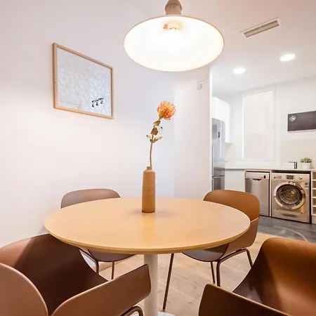 Apart Otel Sweett - Urgell Eixample